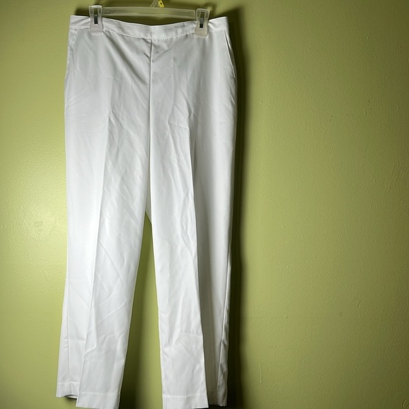 Alfred dunner elastic in waist White Pants. - Picture 3 of 7